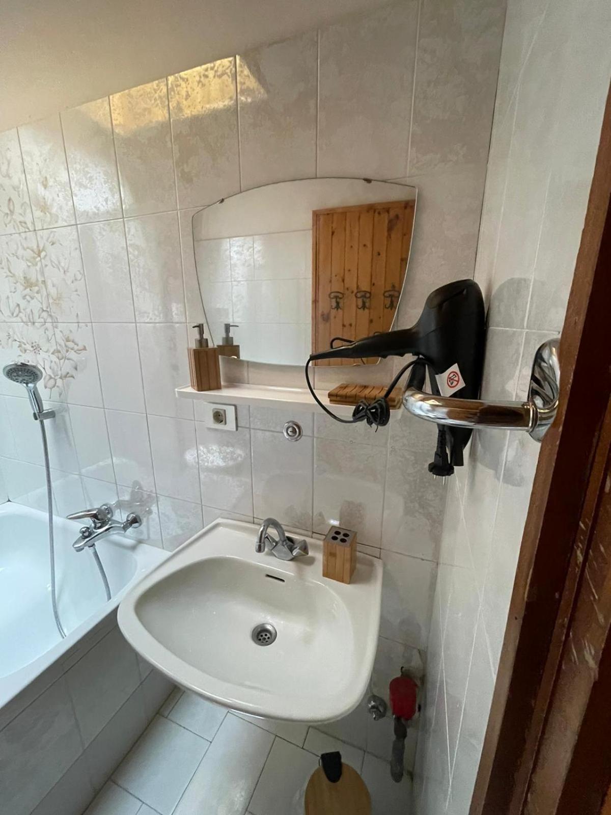 Picchio Rosso - Stanza Privata Con Bagno In Val Di Fassa Hotel Pera ภายนอก รูปภาพ