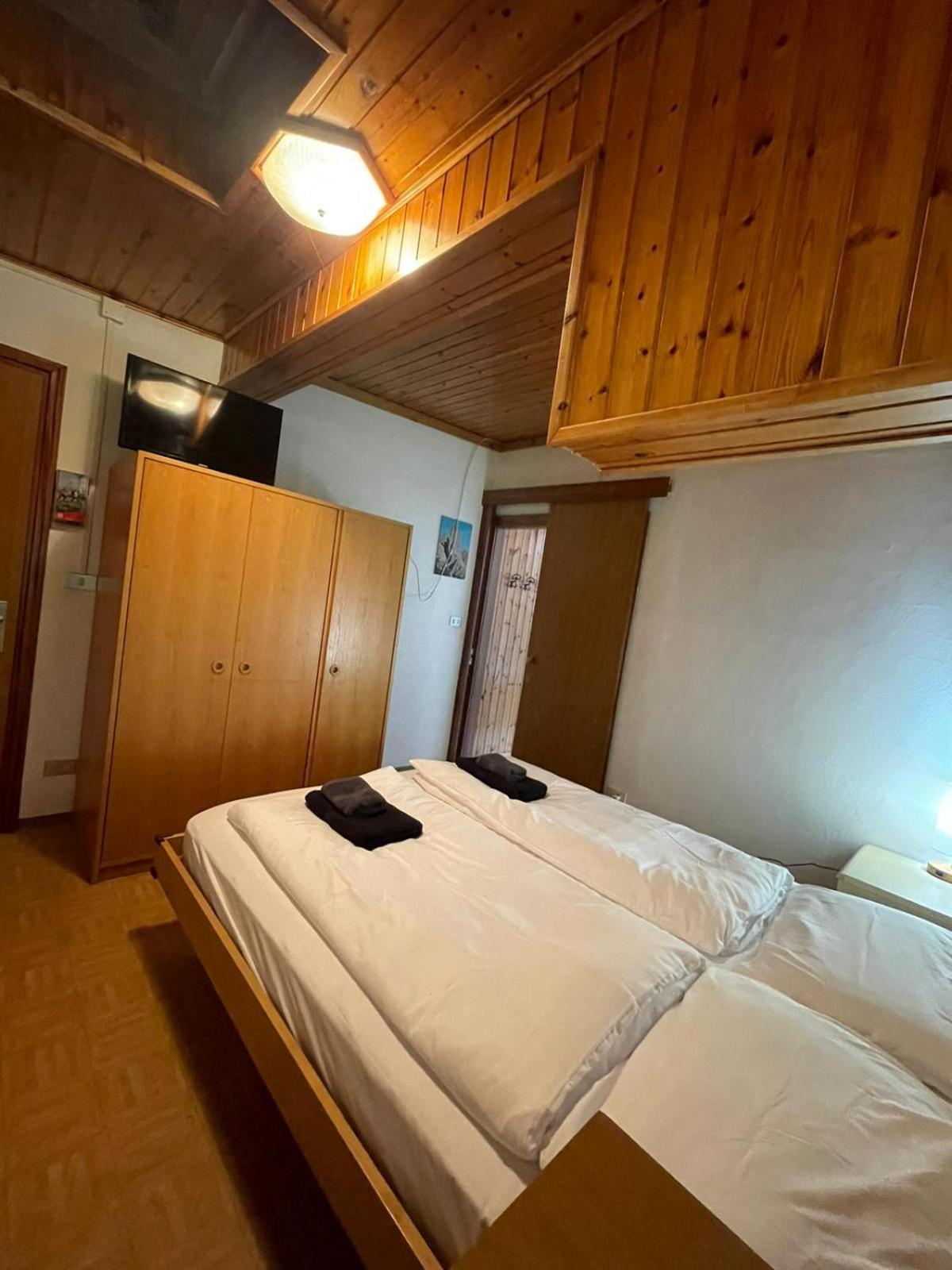 Picchio Rosso - Stanza Privata Con Bagno In Val Di Fassa Hotel Pera ภายนอก รูปภาพ