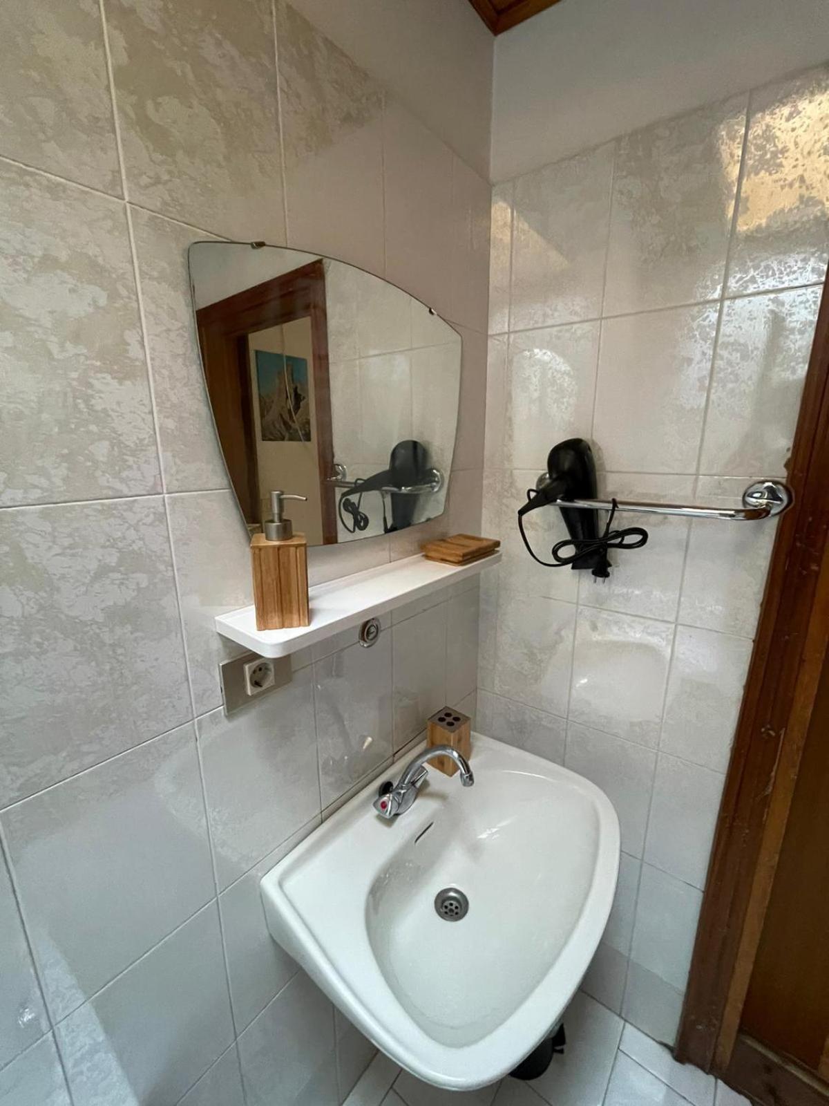 Picchio Rosso - Stanza Privata Con Bagno In Val Di Fassa Hotel Pera ภายนอก รูปภาพ