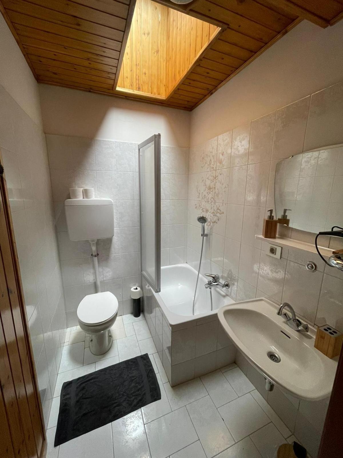 Picchio Rosso - Stanza Privata Con Bagno In Val Di Fassa Hotel Pera ภายนอก รูปภาพ